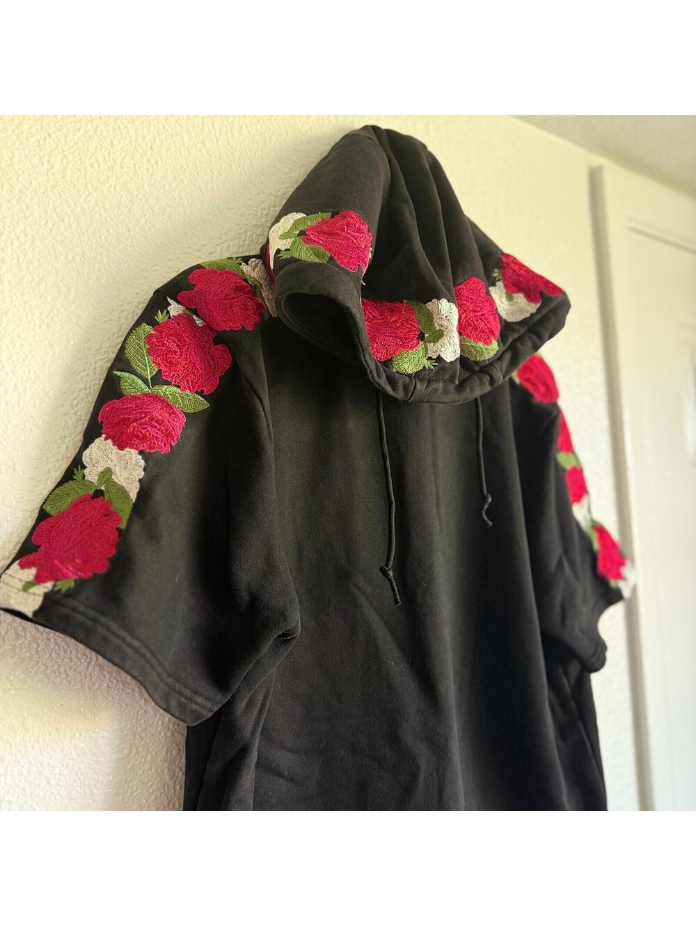 Lifted Anchors Napier Floral Rose Embroidered Short Sleeve Hoodie Rare L